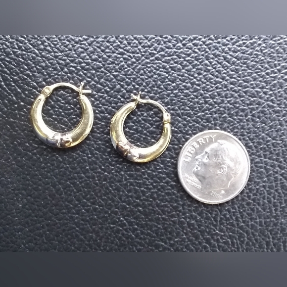 Jewelry - 10kt🎀 Gold Earrings